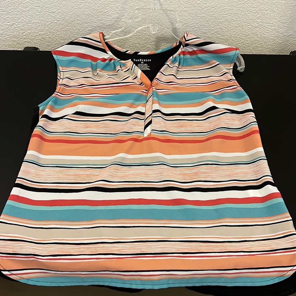 Like New Van Heusen Shirt Size M
